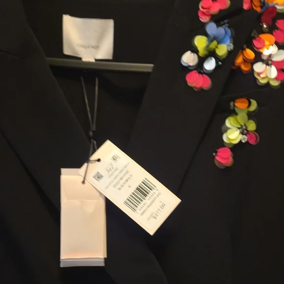 Elegant Blazer Dress with Colorful Floral Accents - Picture 5 of 12